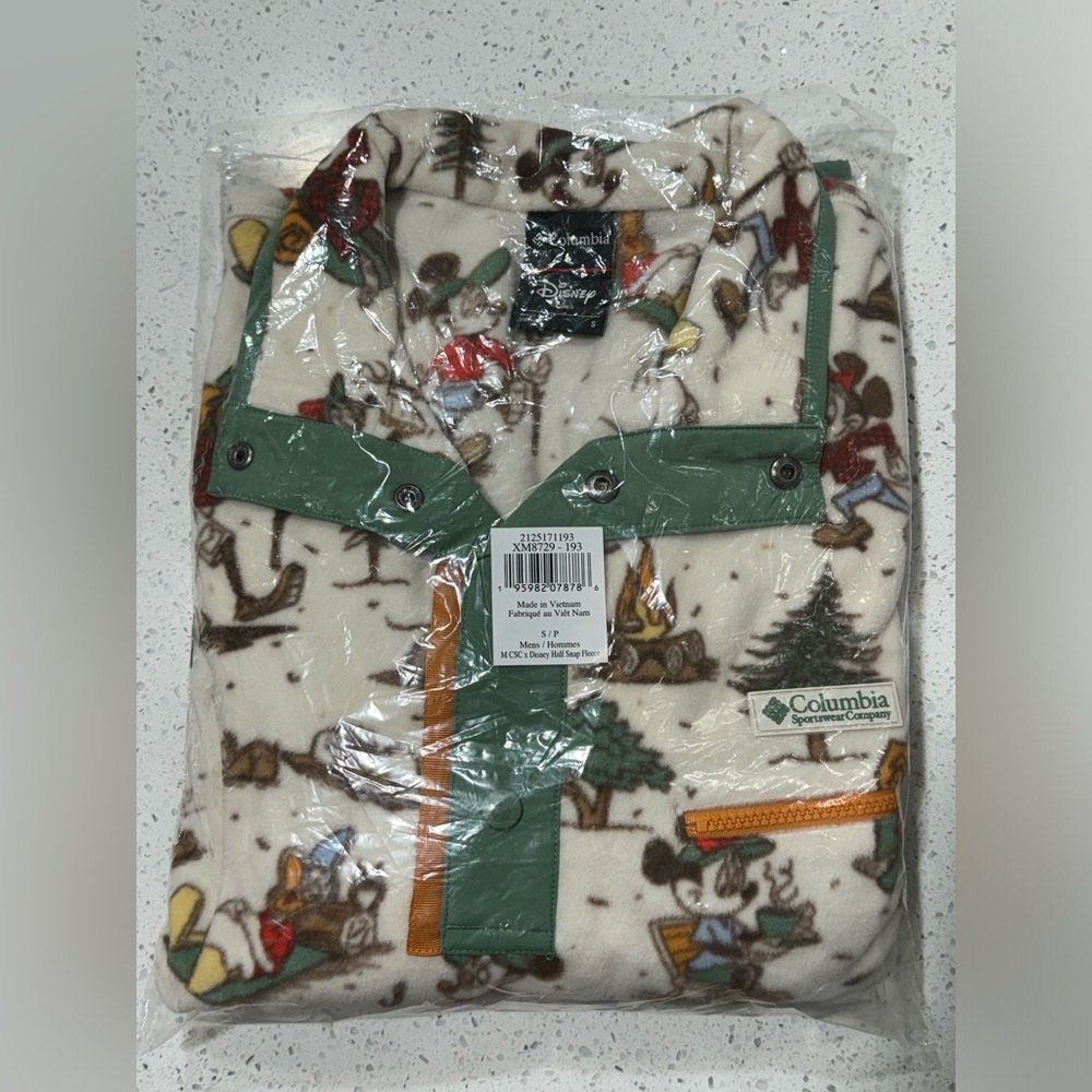 SOLD Men’s Mickey Mouse and Friends Columbia Fleece Pullover